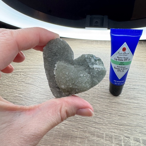 Heart-Shaped Raw Crystal - Picture 4 of 4